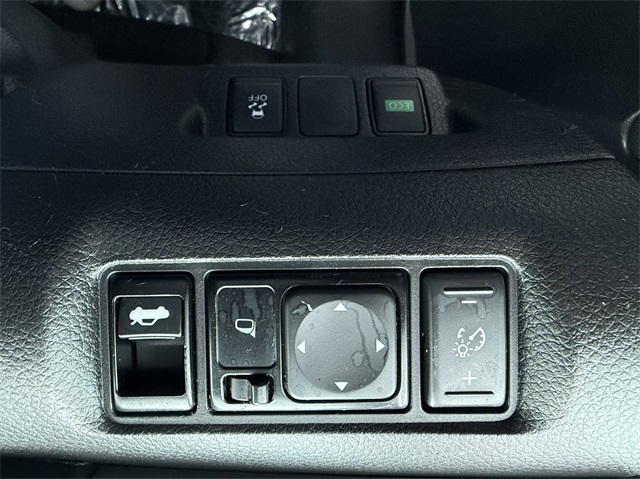 Vehicle image 18 of 23