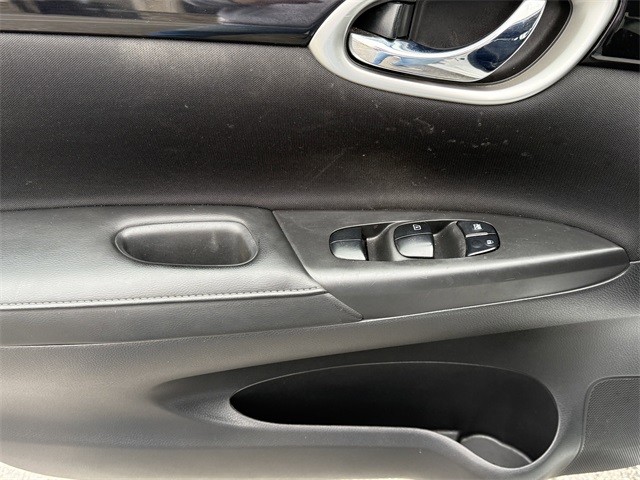 Vehicle image 17 of 23