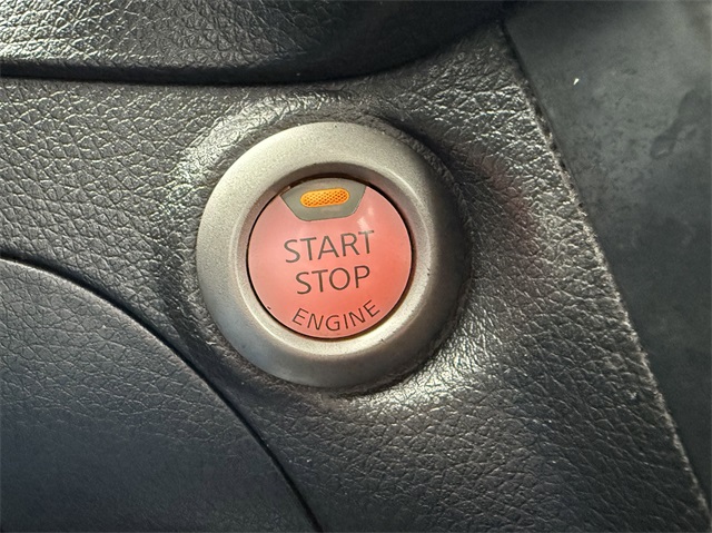 Vehicle image 21 of 23