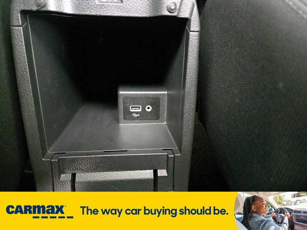 Vehicle image 23 of 27