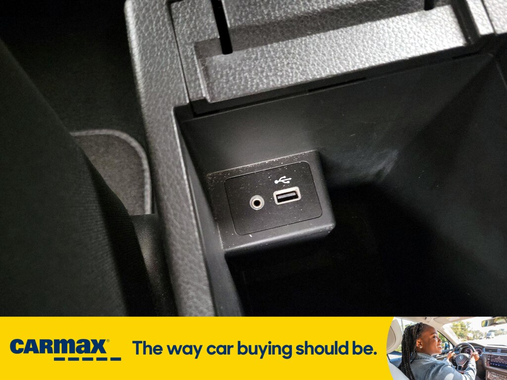Vehicle image 18 of 27