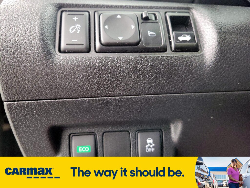 Vehicle image 19 of 27
