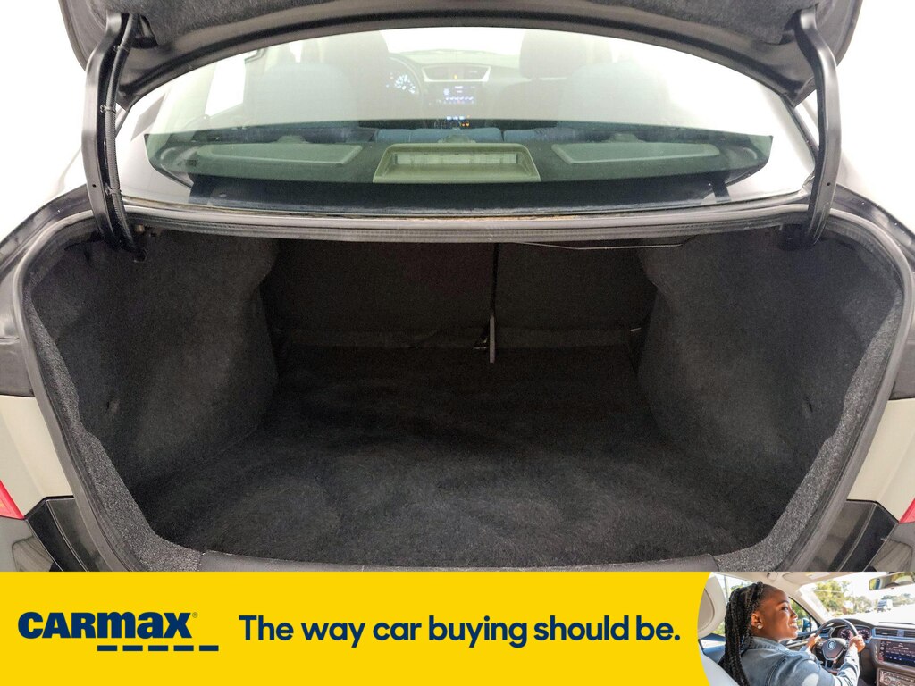 Vehicle image 10 of 27