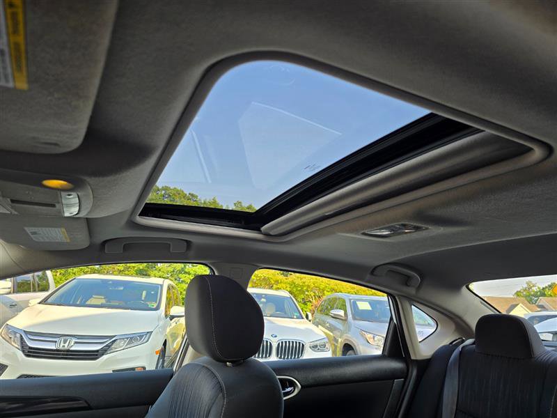 Vehicle image 21 of 34
