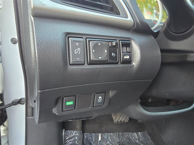Vehicle image 17 of 34