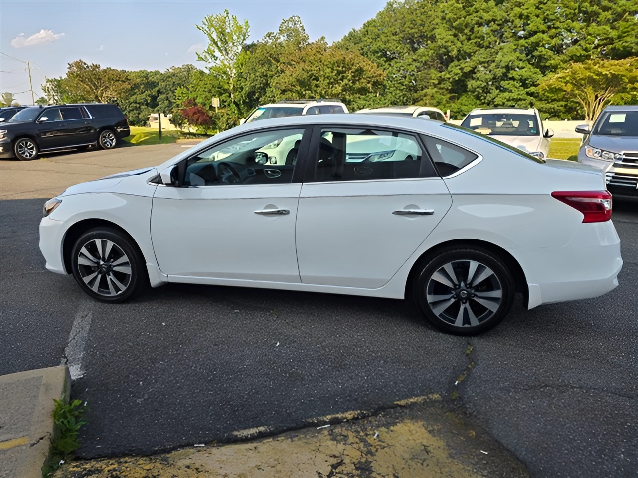 Vehicle image 33 of 34