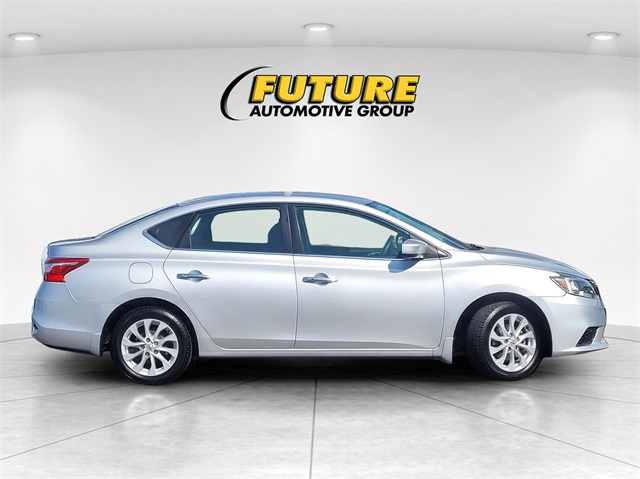 Vehicle image 4 of 25