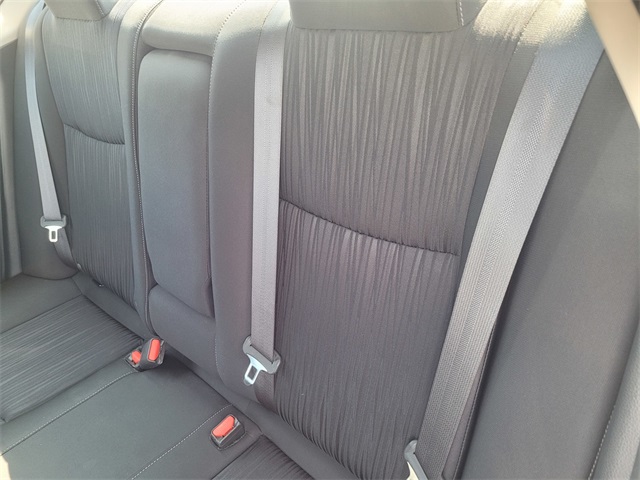 Vehicle image 11 of 25