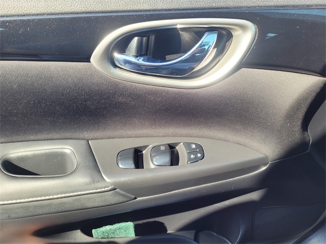 Vehicle image 18 of 25