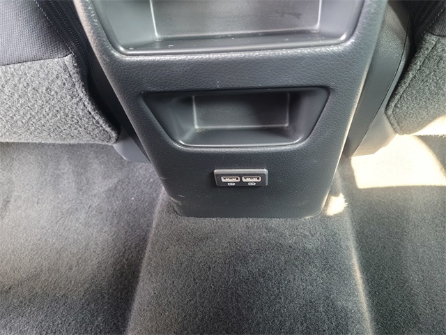 Vehicle image 19 of 25
