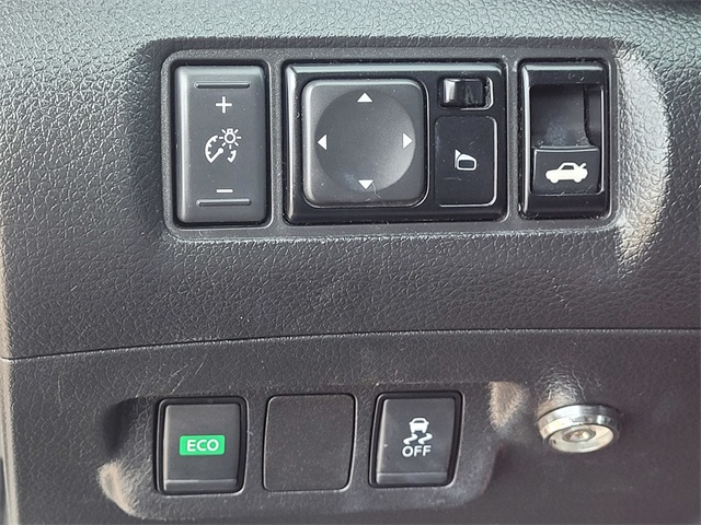 Vehicle image 22 of 25