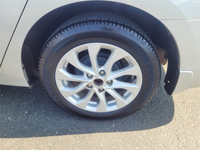 Vehicle image 9 of 25