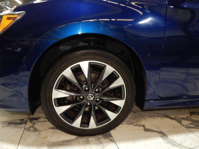 Vehicle image 9 of 24