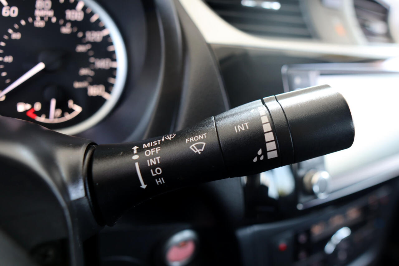 Vehicle image 21 of 38