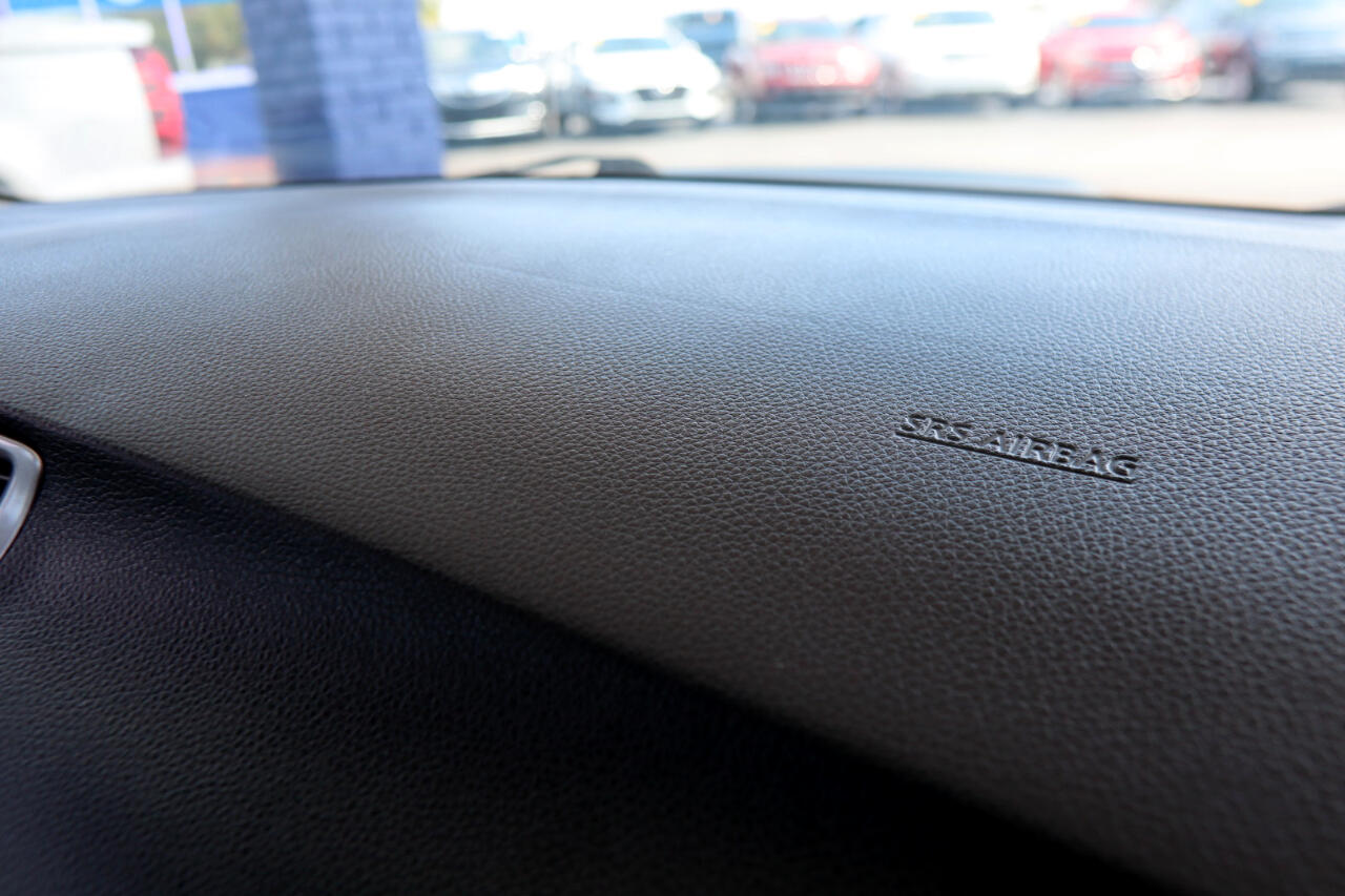 Vehicle image 33 of 38