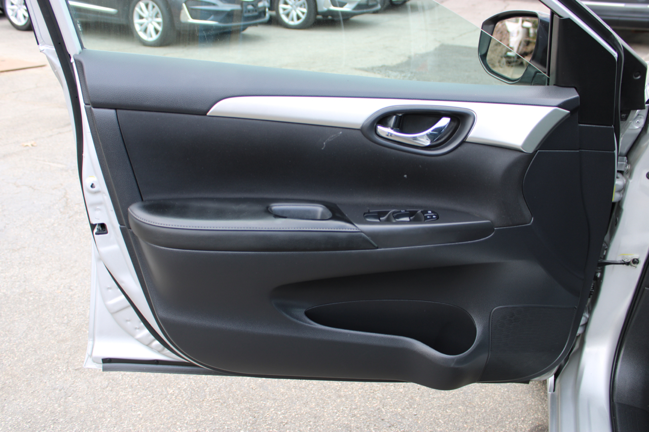 Vehicle image 11 of 24