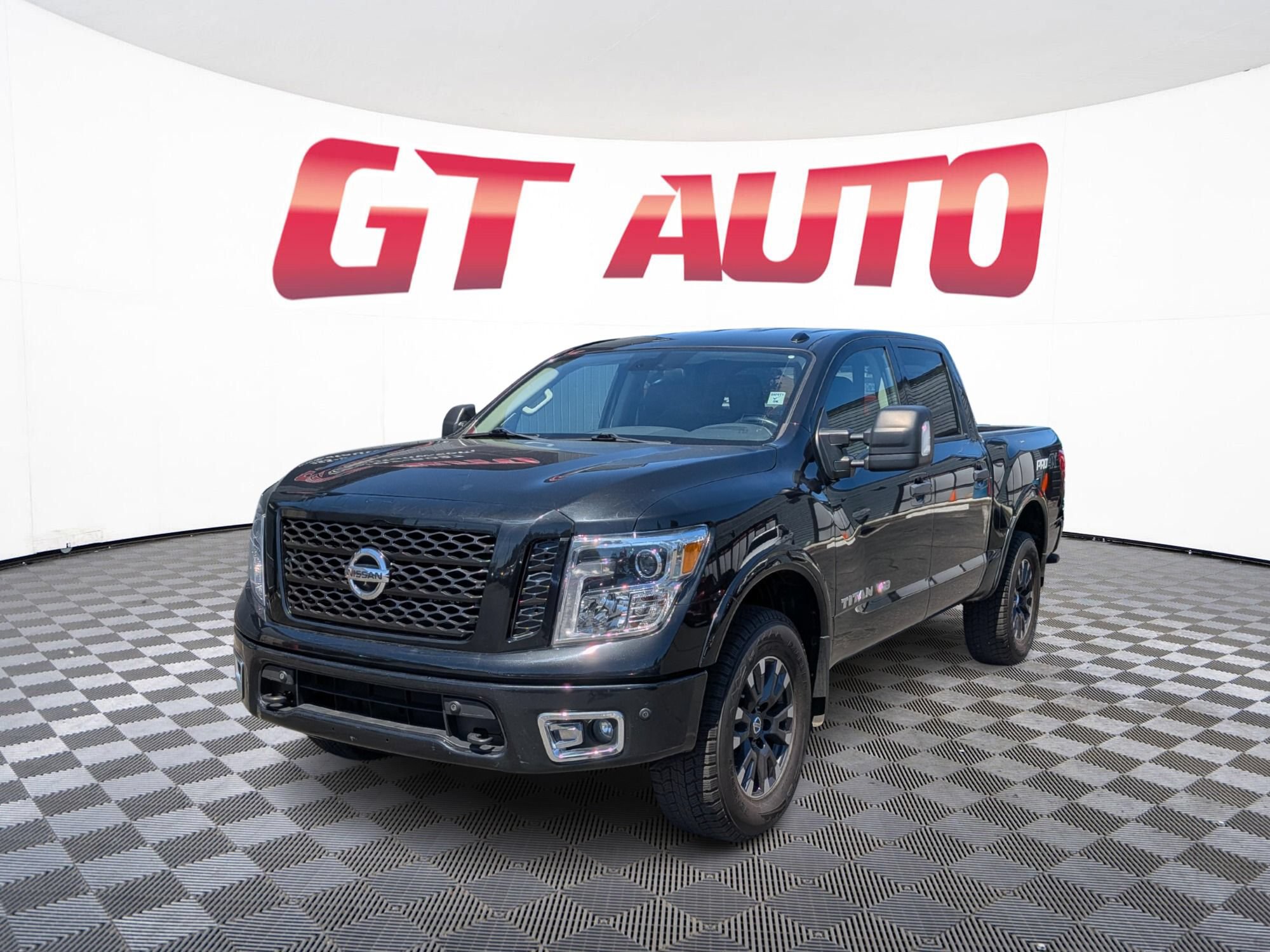 2019 Nissan Titan PRO-4X Image 1 of 11