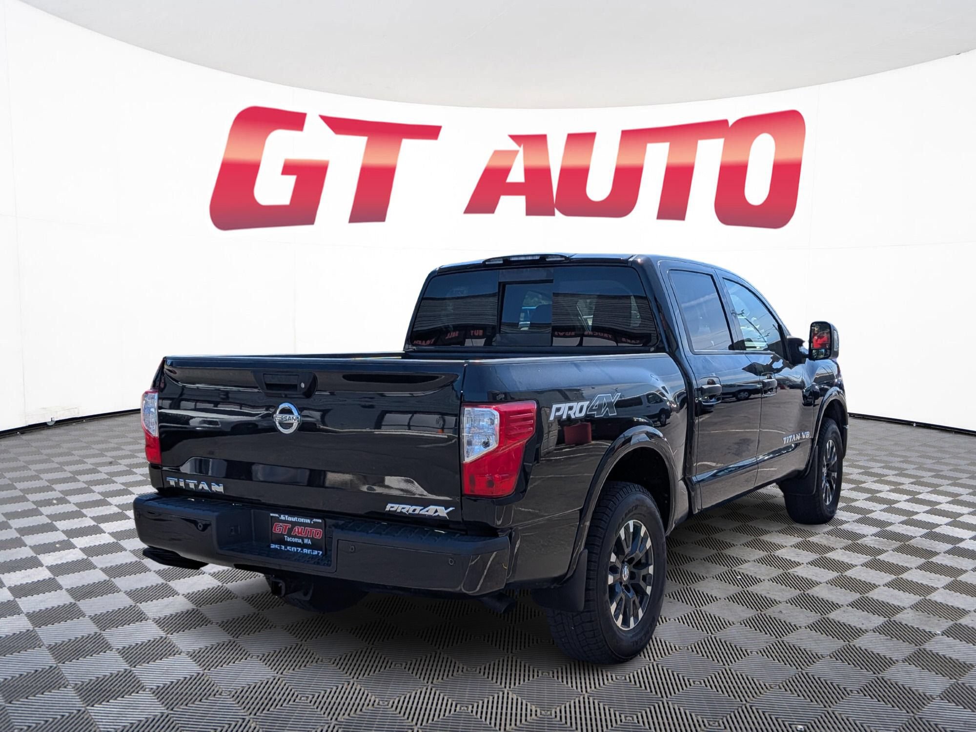 2019 Nissan Titan PRO-4X Image 3 of 11