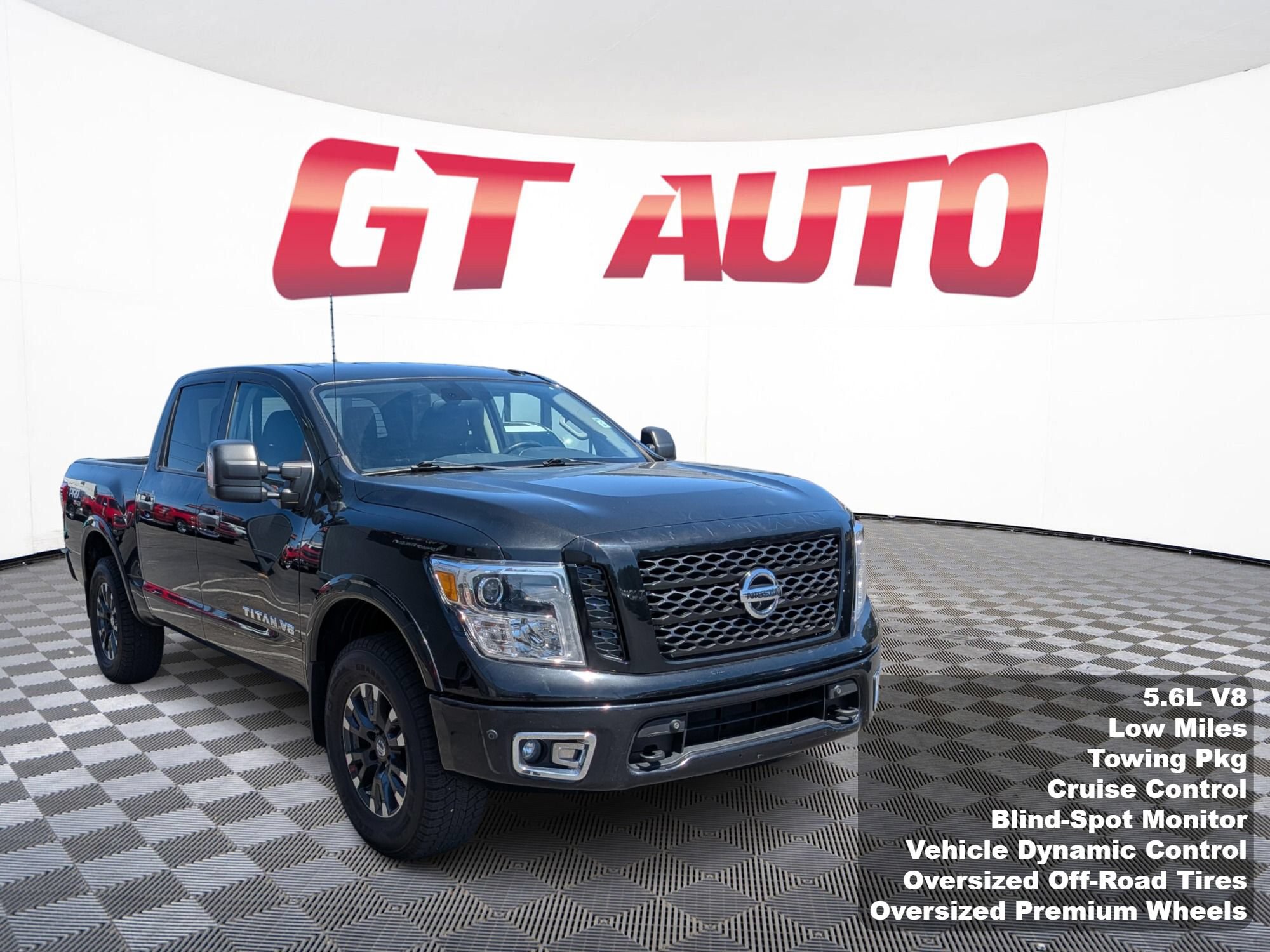 2019 Nissan Titan PRO-4X Image 2 of 11