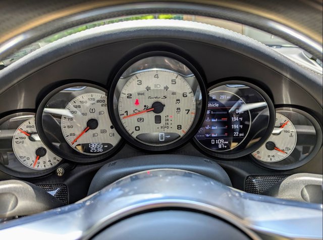 2019 Porsche 911 Turbo S Image 27 of 40