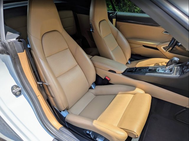 2019 Porsche 911 Turbo S Image 19 of 40