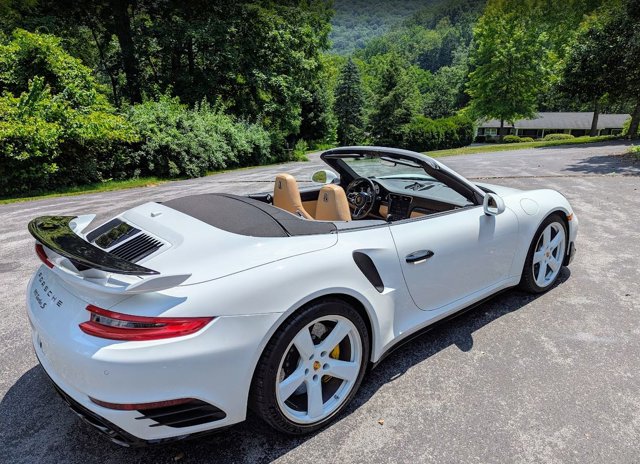 2019 Porsche 911 Turbo S Image 8 of 40
