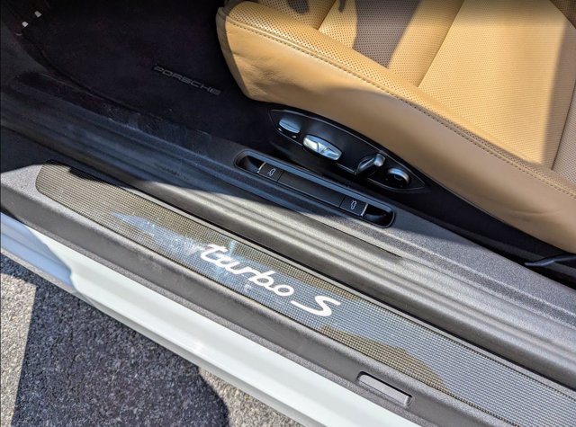 2019 Porsche 911 Turbo S Image 34 of 40