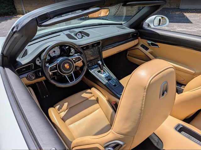 2019 Porsche 911 Turbo S Image 25 of 40