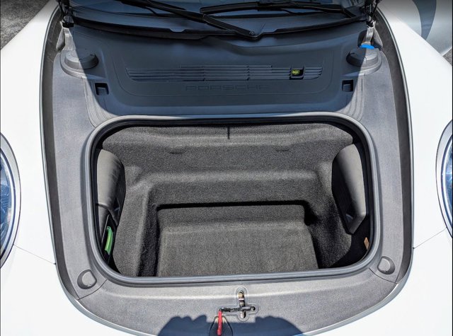 2019 Porsche 911 Turbo S Image 18 of 40