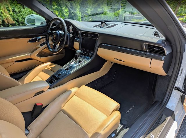 2019 Porsche 911 Turbo S Image 24 of 40