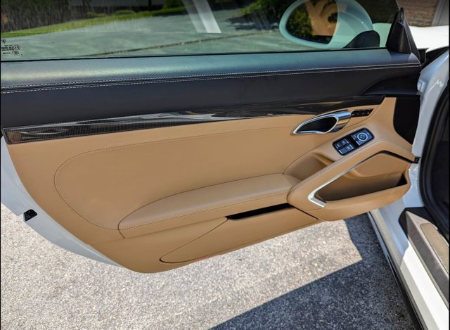 2019 Porsche 911 Turbo S Image 32 of 40