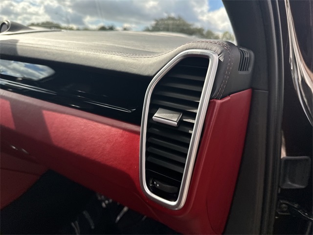 2019 Porsche Cayenne Base Image 31 of 40