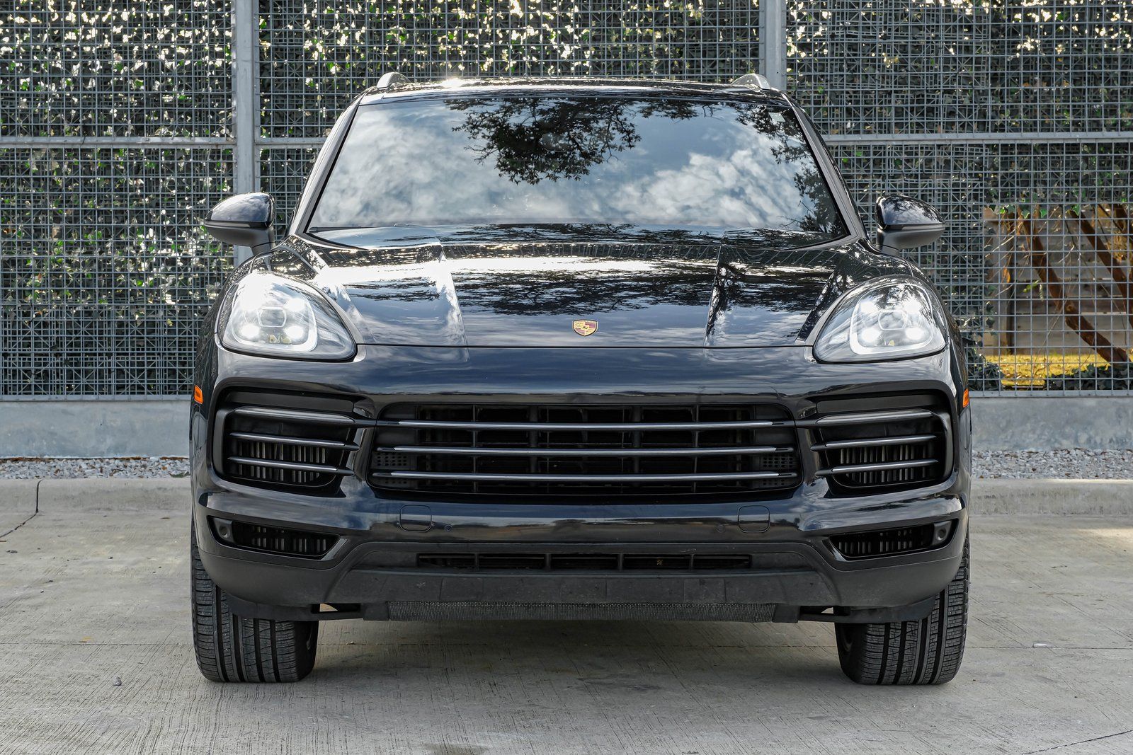 2019 Porsche Cayenne S Image 2 of 53