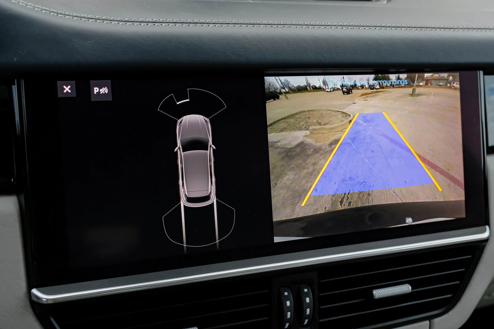 2019 Porsche Cayenne S Image 34 of 53