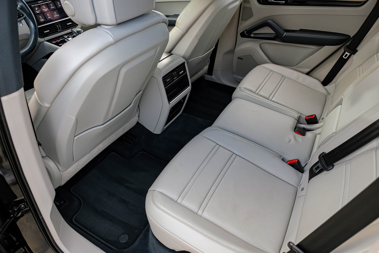 2019 Porsche Cayenne S Image 20 of 53