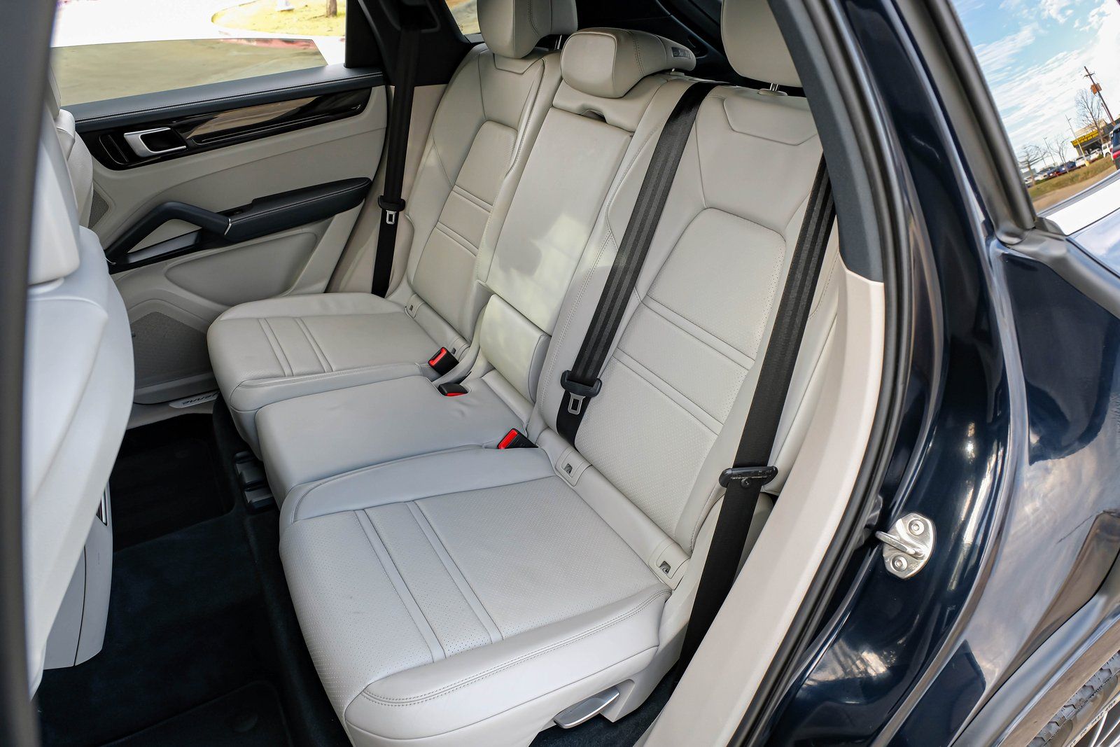 2019 Porsche Cayenne S Image 19 of 53