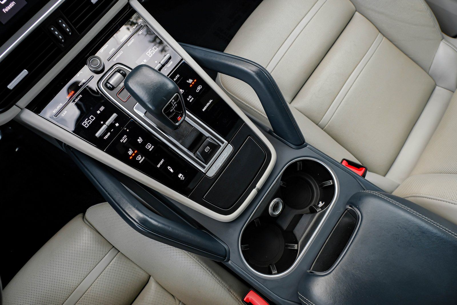 2019 Porsche Cayenne S Image 36 of 53