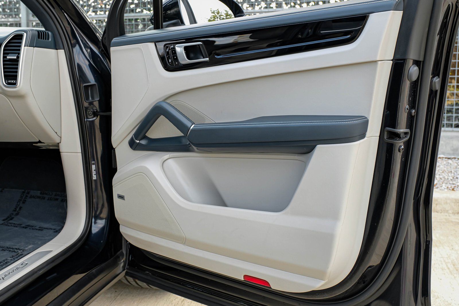 2019 Porsche Cayenne S Image 44 of 53