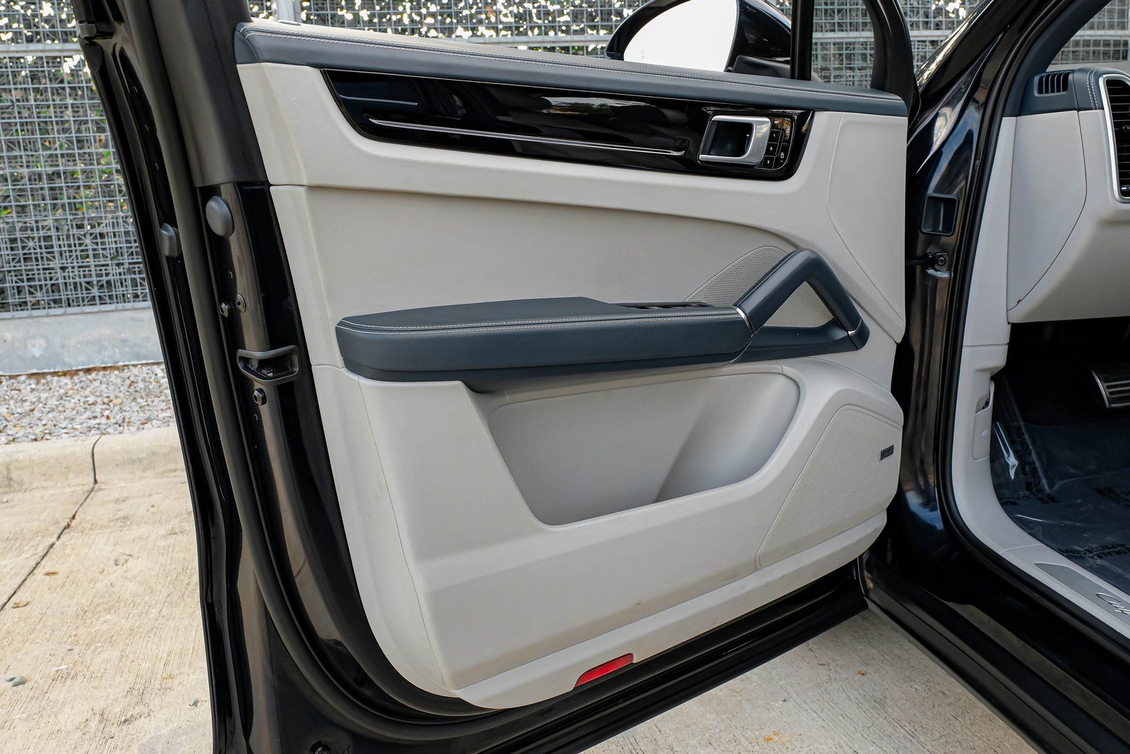 2019 Porsche Cayenne S Image 45 of 53