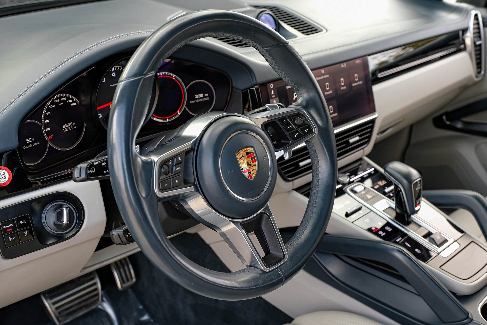 2019 Porsche Cayenne S Image 28 of 53