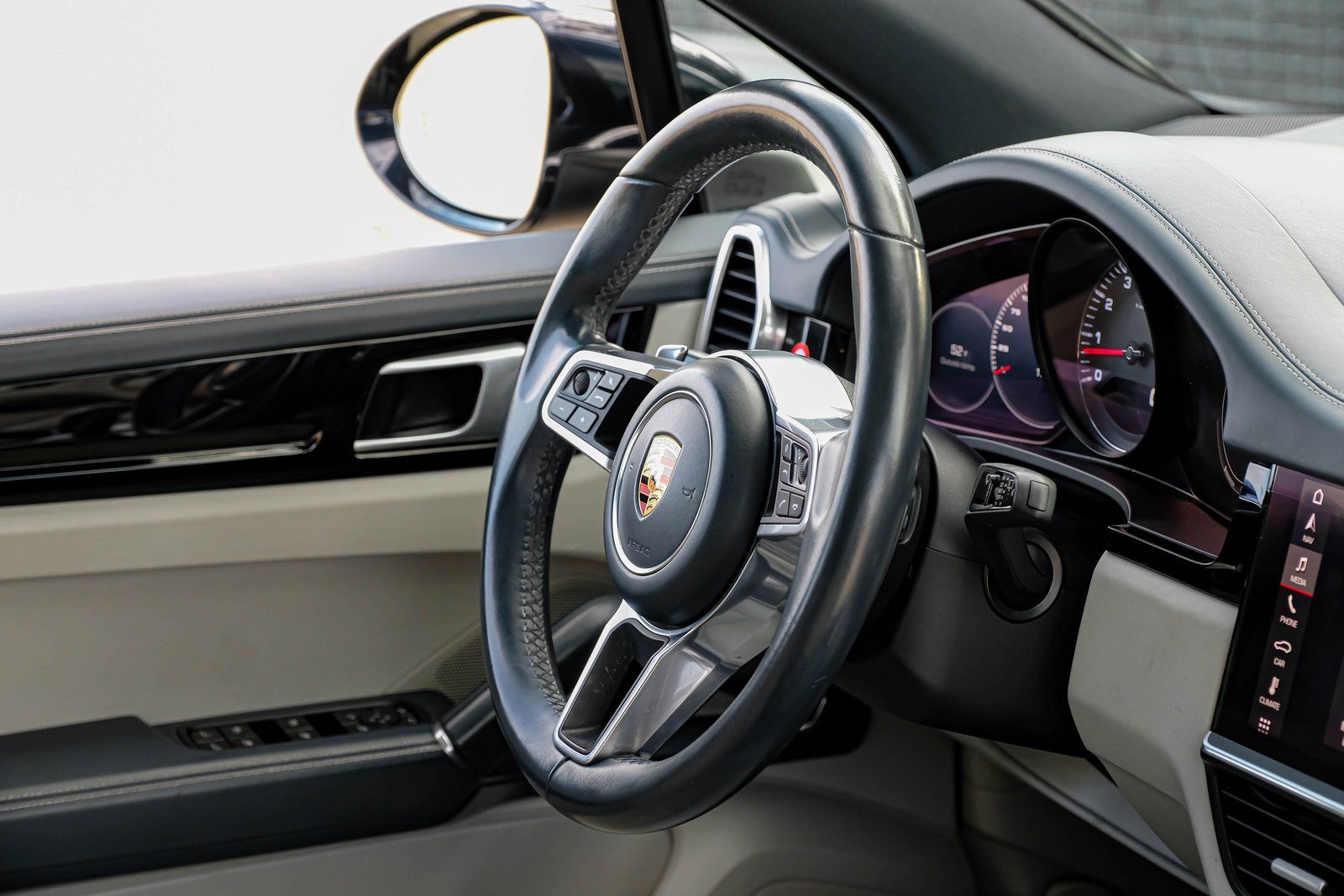 2019 Porsche Cayenne S Image 29 of 53
