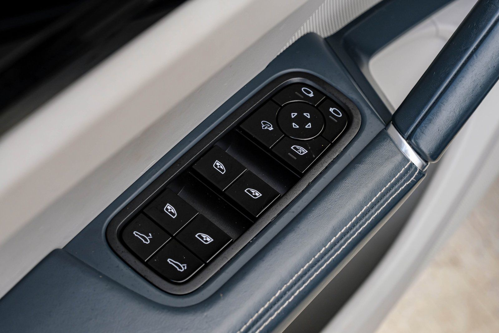 2019 Porsche Cayenne S Image 40 of 53