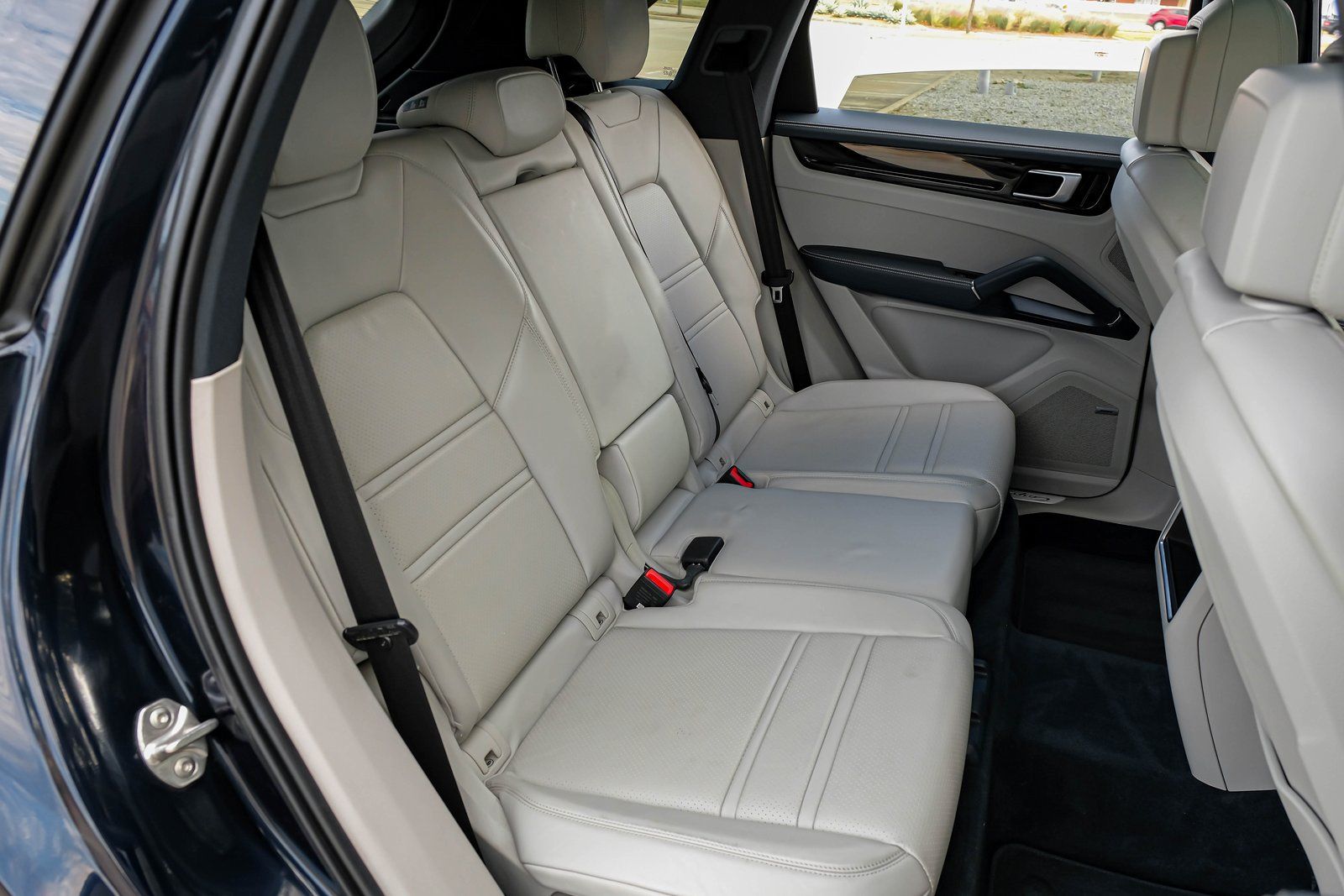 2019 Porsche Cayenne S Image 17 of 53