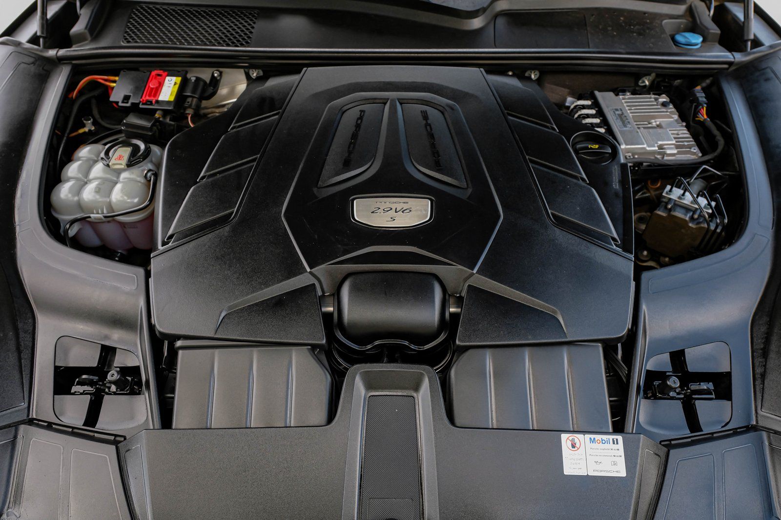 2019 Porsche Cayenne S Image 9 of 53