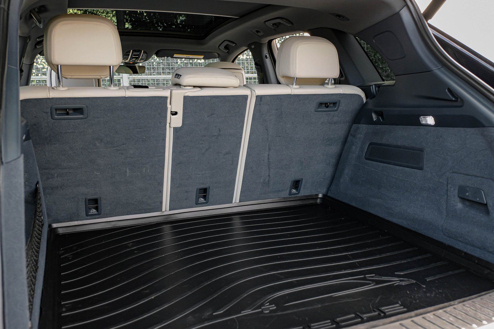 2019 Porsche Cayenne S Image 15 of 53