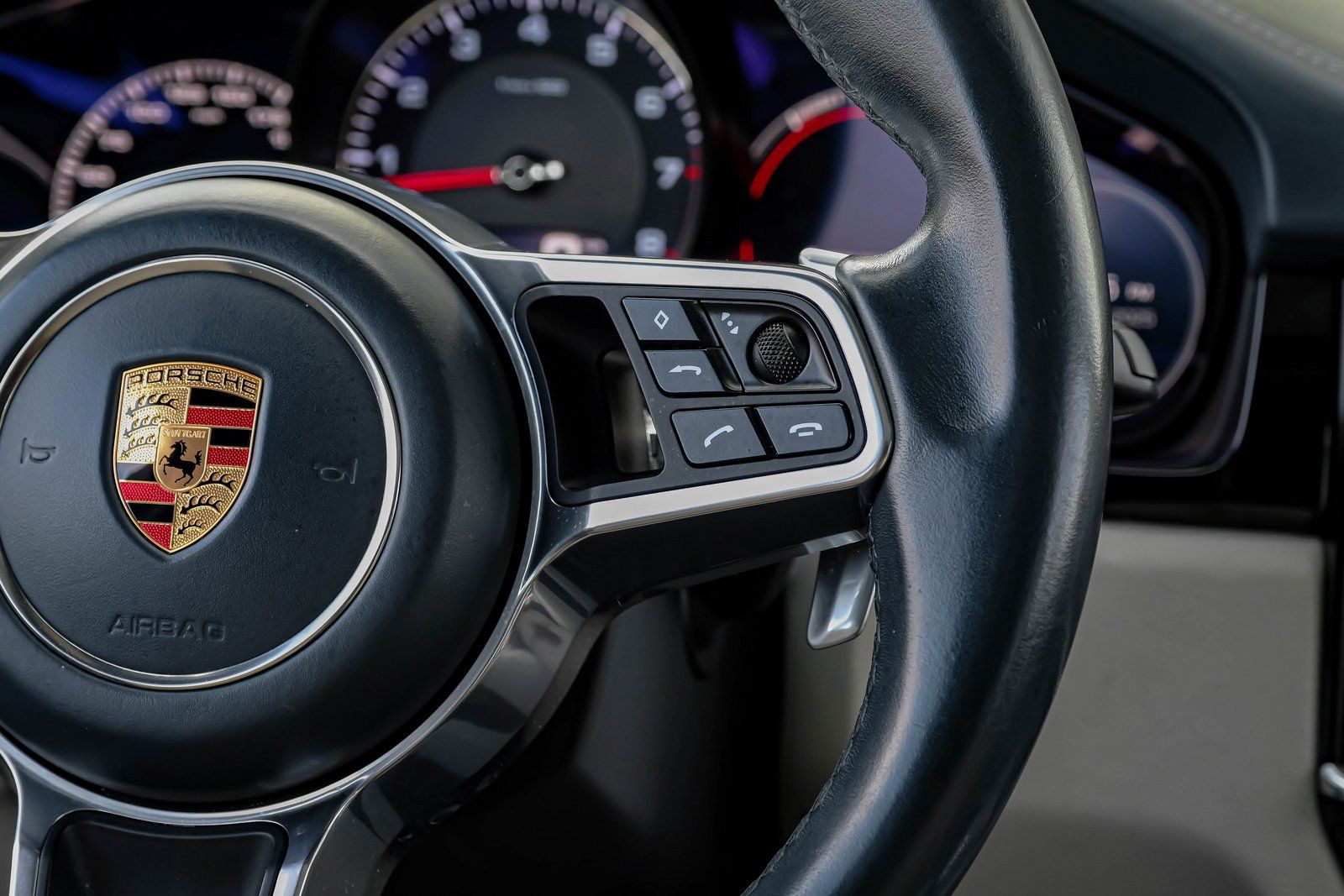 2019 Porsche Cayenne S Image 30 of 53