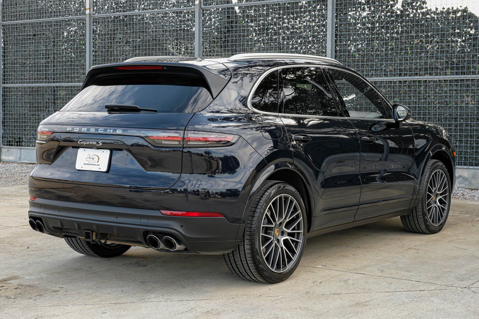 2019 Porsche Cayenne S Image 5 of 53