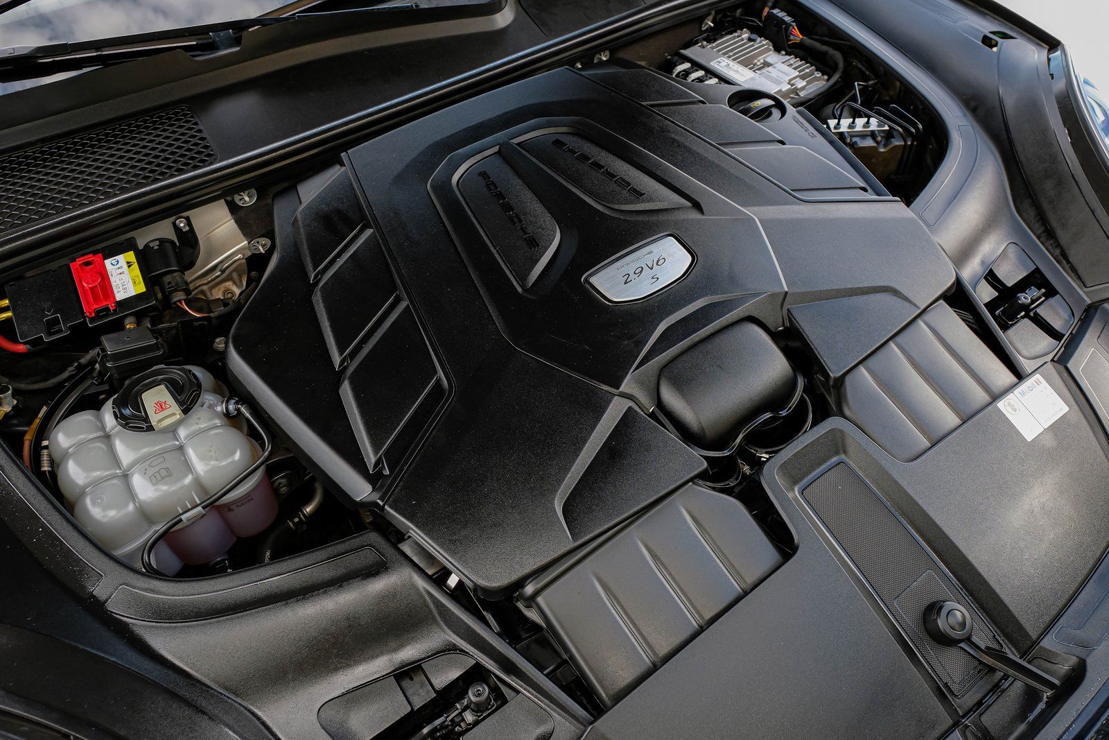 2019 Porsche Cayenne S Image 10 of 53