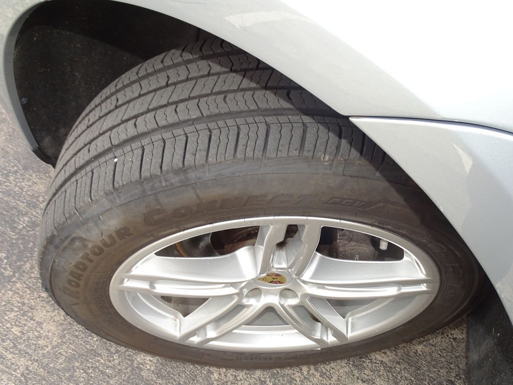 Vehicle image 27 of 30