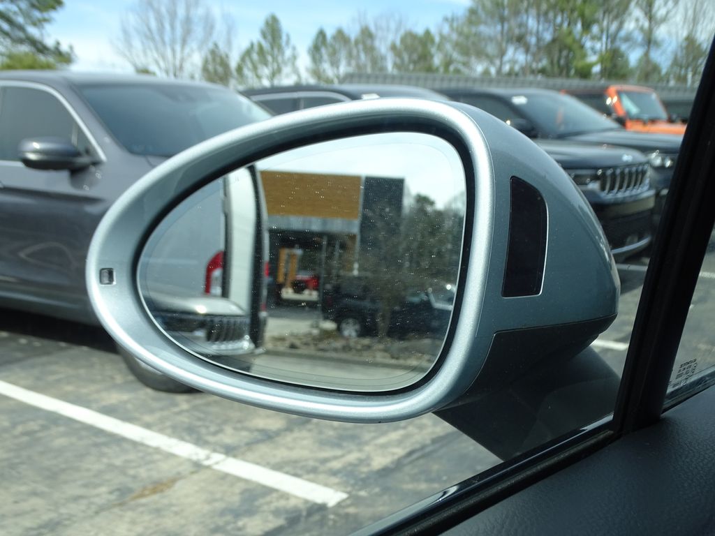 Vehicle image 26 of 30